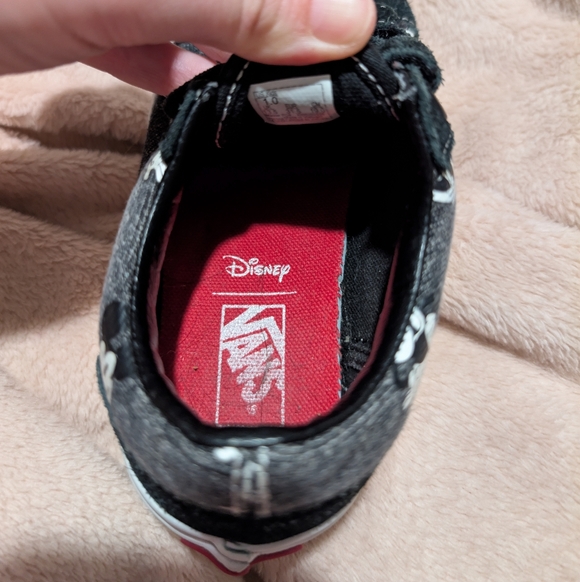 Vans X Disney Old Skool Micky Mouse and Friends Disney100 Collection - Picture 8 of 11